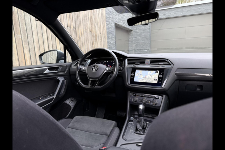 Volkswagen Tiguan Allspace 1.5 TSI R-line 7-persoons Automaat | Panoramadak | DCC Mode Selection | Stoelverwarming | LED verlichting | Spiegels elektrisch