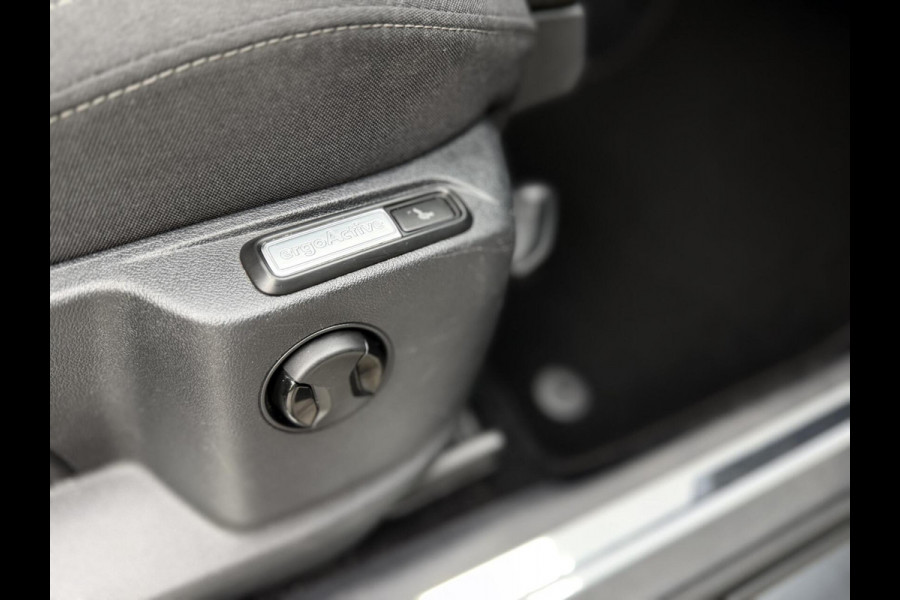 Volkswagen Tiguan Allspace 1.5 TSI R-line 7-persoons Automaat | Panoramadak | DCC Mode Selection | Stoelverwarming | LED verlichting | Spiegels elektrisch