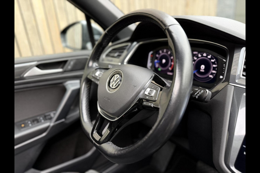 Volkswagen Tiguan Allspace 1.5 TSI R-line 7-persoons Automaat | Panoramadak | DCC Mode Selection | Stoelverwarming | LED verlichting | Spiegels elektrisch