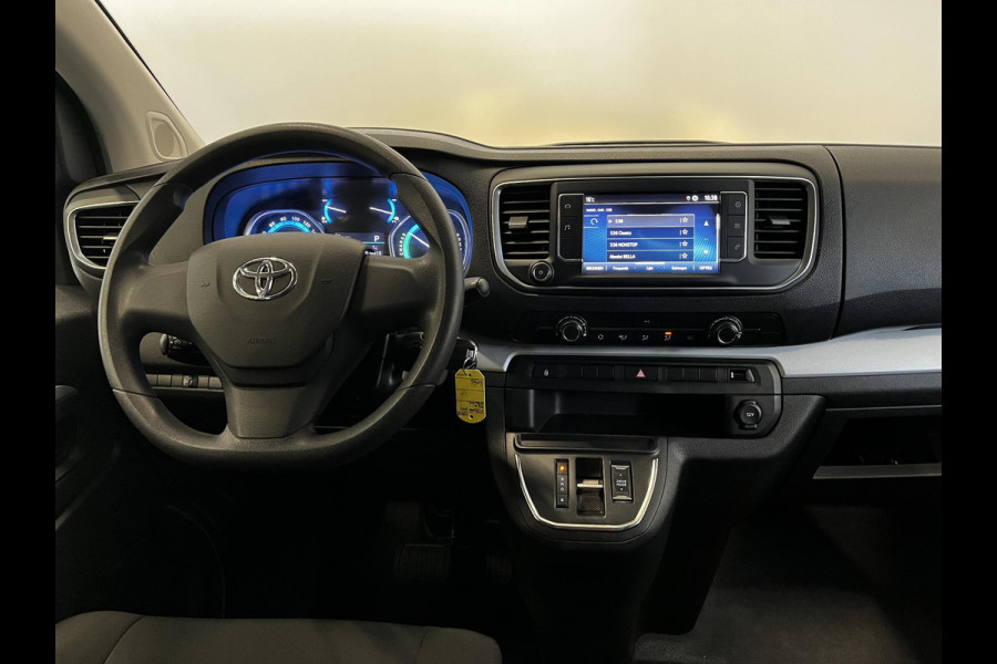 Toyota PROACE Electric Shuttle Long Extra Range Cool 75 kWh 9 pers. Navigatie Apple Carplay/Android Auto Parkeersensoren Cruise Control Lichtmetalen velgen Getinte ramen Airco