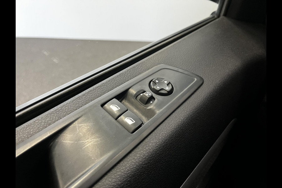 Toyota PROACE Electric Shuttle Long Extra Range Cool 75 kWh 9 pers. Navigatie Apple Carplay/Android Auto Parkeersensoren Cruise Control Lichtmetalen velgen Getinte ramen Airco