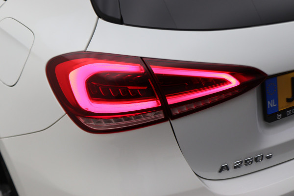 Mercedes-Benz A-Klasse 250 e Business Solution AMG Limited Camera, Sfeerverlichting, Apple Carplay, LED, Cruise, PDC