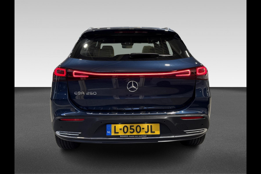 Mercedes-Benz EQA 250 Business Solution Luxury 67 kWh Panoramadak | leder
