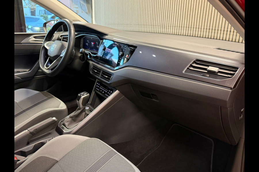 Volkswagen Polo 1.0 TSI R-LINE DSG CAMERA PARKEERSENSOREN VOOR EN ACHTER APPLE CARPLAY NAVI CRUISE CONTROL STOELVERWARMING