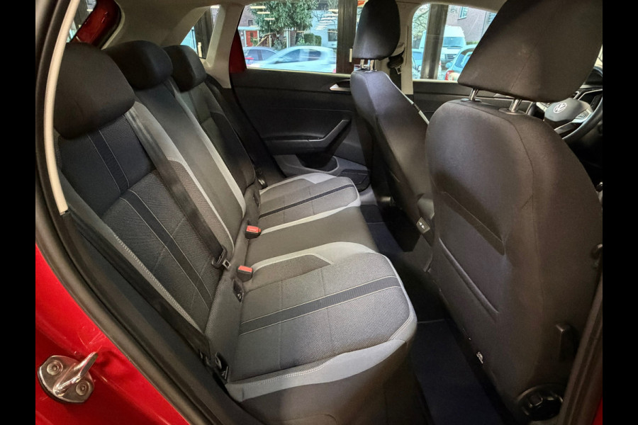 Volkswagen Polo 1.0 TSI R-LINE DSG CAMERA PARKEERSENSOREN VOOR EN ACHTER APPLE CARPLAY NAVI CRUISE CONTROL STOELVERWARMING
