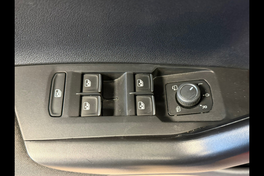 Volkswagen Polo 1.0 TSI R-LINE DSG CAMERA PARKEERSENSOREN VOOR EN ACHTER APPLE CARPLAY NAVI CRUISE CONTROL STOELVERWARMING