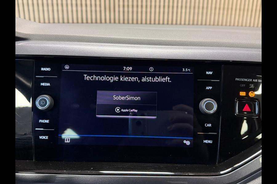 Volkswagen Polo 1.0 TSI R-LINE DSG CAMERA PARKEERSENSOREN VOOR EN ACHTER APPLE CARPLAY NAVI CRUISE CONTROL STOELVERWARMING