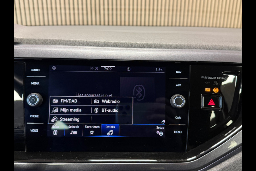 Volkswagen Polo 1.0 TSI R-LINE DSG CAMERA PARKEERSENSOREN VOOR EN ACHTER APPLE CARPLAY NAVI CRUISE CONTROL STOELVERWARMING