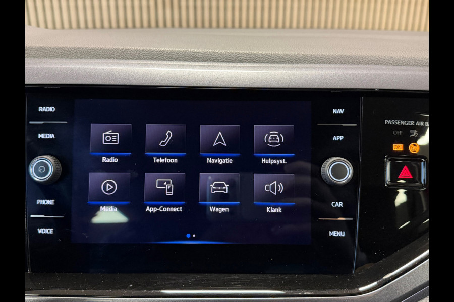 Volkswagen Polo 1.0 TSI R-LINE DSG CAMERA PARKEERSENSOREN VOOR EN ACHTER APPLE CARPLAY NAVI CRUISE CONTROL STOELVERWARMING