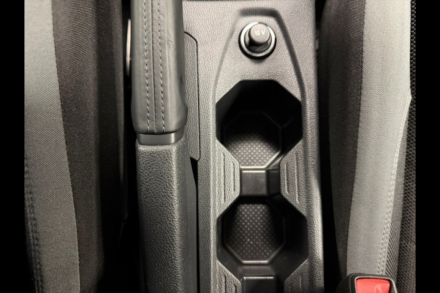 Volkswagen Polo 1.0 TSI R-LINE DSG CAMERA PARKEERSENSOREN VOOR EN ACHTER APPLE CARPLAY NAVI CRUISE CONTROL STOELVERWARMING