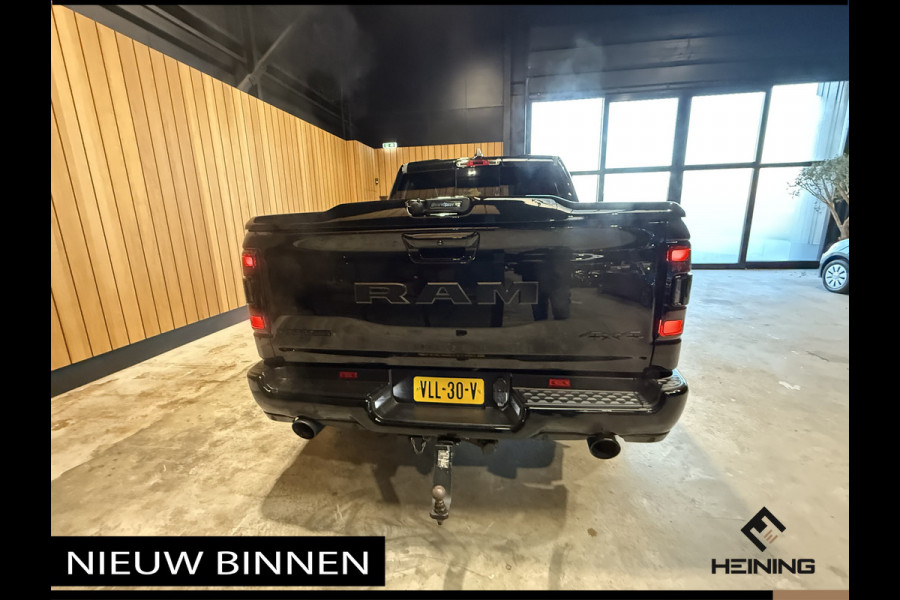 Dodge Ram 1500 5.7 V8 4x4 Crew Cab Laramie Sport. Black Edition. Apple-carplay. Navi. Pano. NAP