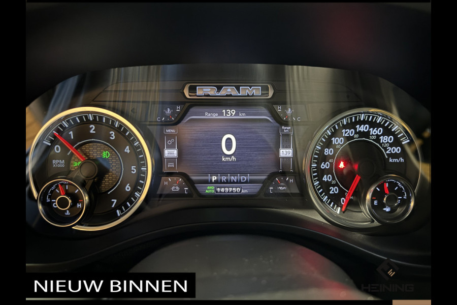 Dodge Ram 1500 5.7 V8 4x4 Crew Cab Laramie Sport. Black Edition. Apple-carplay. Navi. Pano. NAP