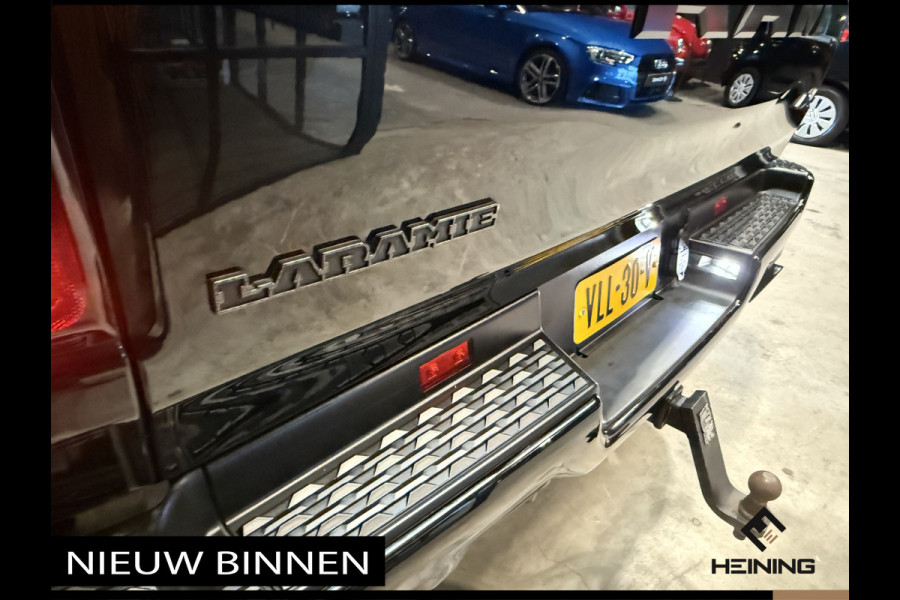 Dodge Ram 1500 5.7 V8 4x4 Crew Cab Laramie Sport. Black Edition. Apple-carplay. Navi. Pano. NAP