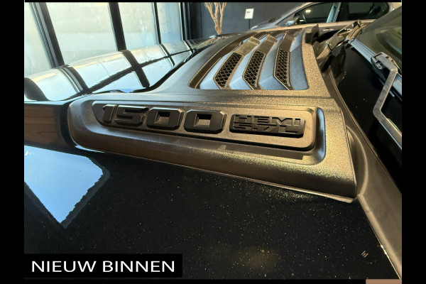 Dodge Ram 1500 5.7 V8 4x4 Crew Cab Laramie Sport. Black Edition. Apple-carplay. Navi. Pano. NAP
