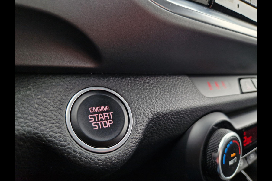 Kia Stonic 1.0 T-GDi MHEV DynamicPlusLine | Stoelverwarming | Key-Less | Regensensor | Clima | Navi |