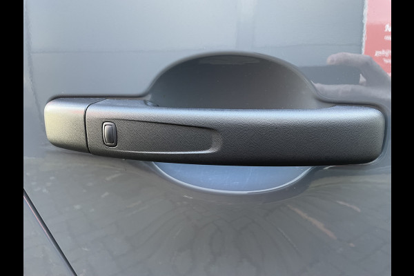 Renault Trafic Life 150pk L2 9-Persoons(Trekhaak - Camera - Keyless Entry - Navigatie - Airco - Apple Carplay)