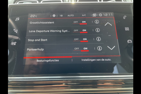 Citroën C3 82pk Shine (Camera - Navigatie - Automatische Airco - Apple Carplay - LED - Lichtmetalen velgen)