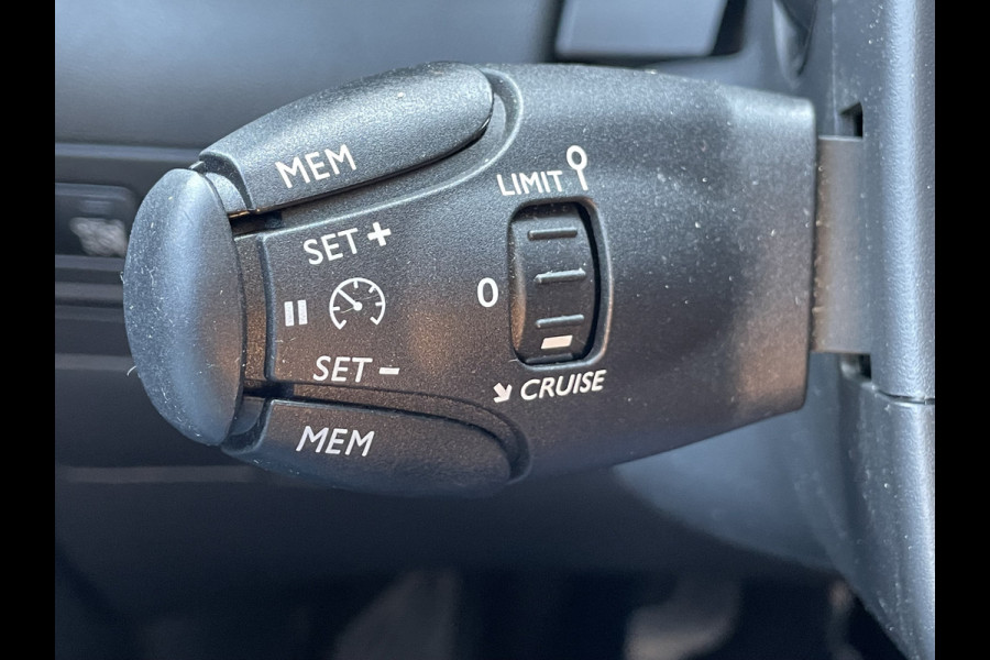 Citroën C3 Aircross 110pk Shine (Camera - Parkeersensoren V+A - Navigatie - Dodehoek detectie - Apple Carplay - Automatische Airco)