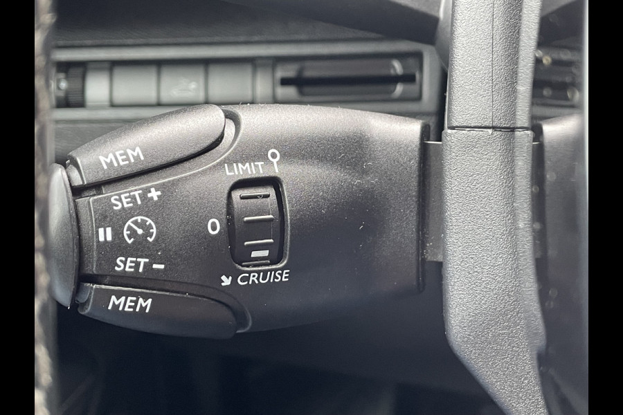 Peugeot 5008 130pk Road Trip (Elektrisch Schuifdak - Elektrische klep - Keyless Entry - Camera - Apple Carplay - Navigatie - Automatische Air