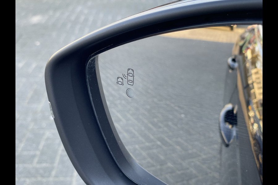 Opel Corsa 100pk Elegance (Camera - LED - Parkeersensoren V+A - Keyless - Navigatie - Dodehoekdetectie- Apple Carplay)