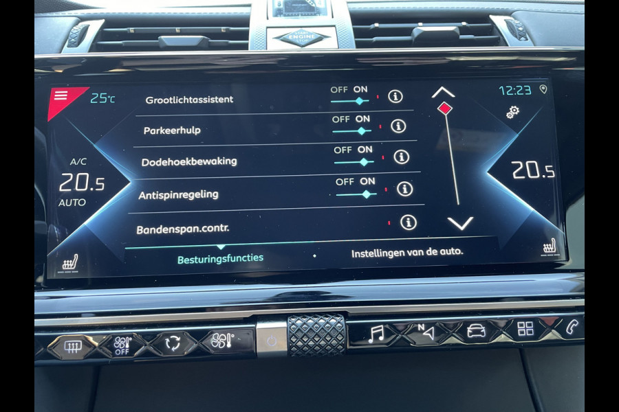 DS Ds 7 Crossback 300pk 4x4 Rivoli (Elektrisch Schuifdak - Leder incl verwarming/koeling/massage/geheugen - Trekhaak - Focal Electra - Elektrische