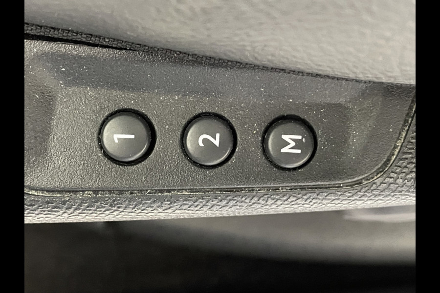 DS Ds 7 Crossback 300pk 4x4 Rivoli (Elektrisch Schuifdak - Leder incl verwarming/koeling/massage/geheugen - Trekhaak - Focal Electra - Elektrische