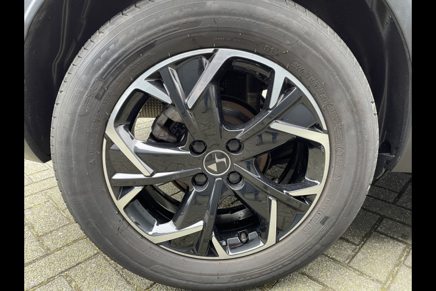 DS Ds 3 Crossback 100pk Performance Line (Camera - Stoelverwarming - Automatische Airco - Navigatie - Apple Carplay)