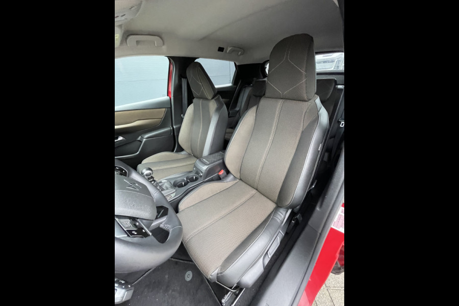DS Ds 3 Crossback 100pk Performance Line (Camera - Stoelverwarming - Automatische Airco - Navigatie - Apple Carplay)
