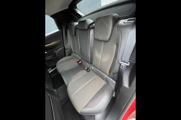 DS Ds 3 Crossback 100pk Performance Line (Camera - Stoelverwarming - Automatische Airco - Navigatie - Apple Carplay)