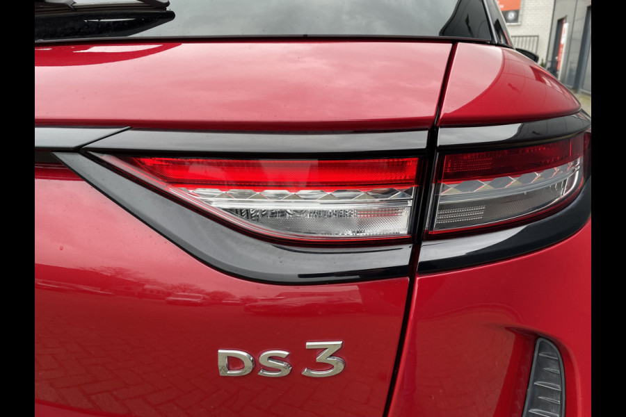 DS Ds 3 Crossback 100pk Performance Line (Camera - Stoelverwarming - Automatische Airco - Navigatie - Apple Carplay)