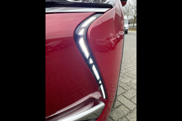 DS Ds 3 Crossback 100pk Performance Line (Camera - Stoelverwarming - Automatische Airco - Navigatie - Apple Carplay)