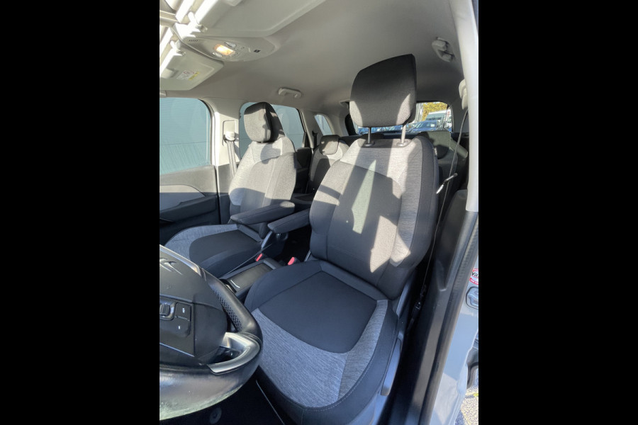 Citroën C4 Picasso 130pk Feel (Trekhaak - Elektrische klep - Keyless Entry - Camera - Apple Carplay - Automatische Airco - Navigatie)