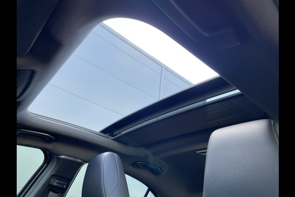 Mercedes-Benz A-Klasse 160 Ambition (Elektrisch Schuifdak - LED koplampen - AMG pakket - Navigatie - Parkeersensoren V+A - Airco - Sportstoelen)