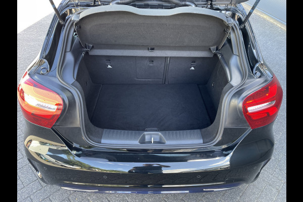 Mercedes-Benz A-Klasse 160 Ambition (Elektrisch Schuifdak - LED koplampen - AMG pakket - Navigatie - Parkeersensoren V+A - Airco - Sportstoelen)