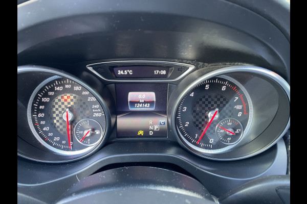 Mercedes-Benz A-Klasse 160 Ambition (Elektrisch Schuifdak - LED koplampen - AMG pakket - Navigatie - Parkeersensoren V+A - Airco - Sportstoelen)