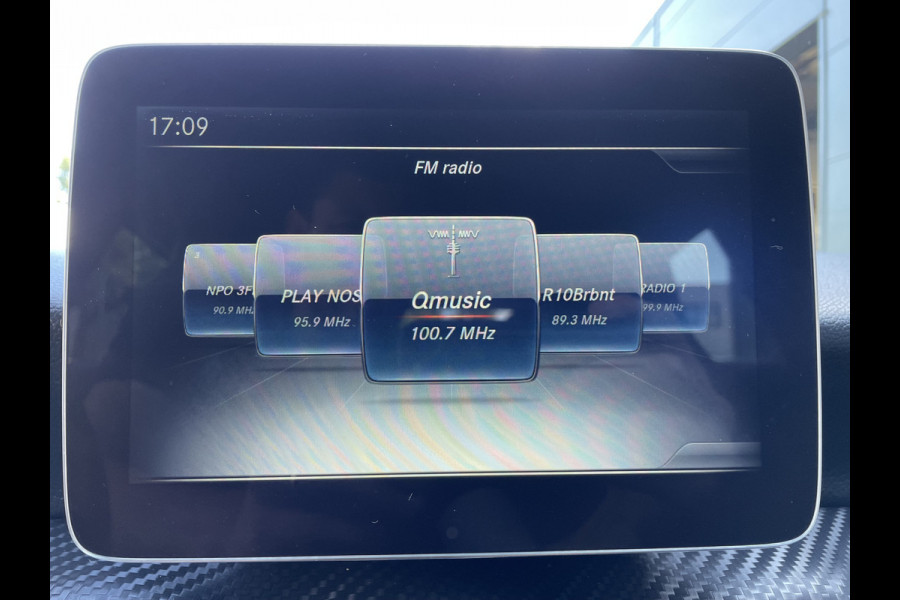 Mercedes-Benz A-Klasse 160 Ambition (Elektrisch Schuifdak - LED koplampen - AMG pakket - Navigatie - Parkeersensoren V+A - Airco - Sportstoelen)