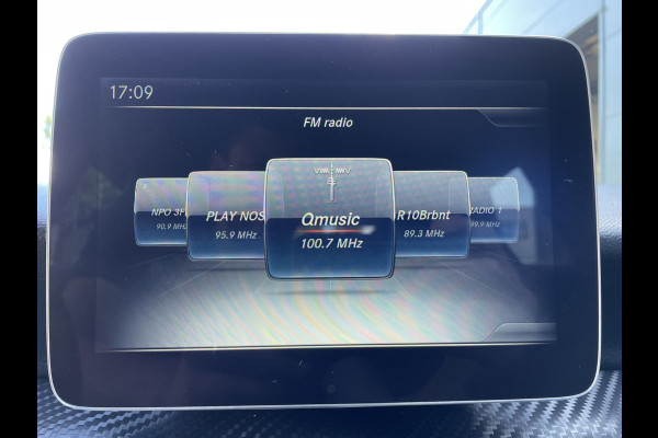 Mercedes-Benz A-Klasse 160 Ambition (Elektrisch Schuifdak - LED koplampen - AMG pakket - Navigatie - Parkeersensoren V+A - Airco - Sportstoelen)