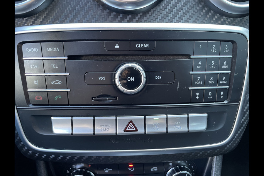 Mercedes-Benz A-Klasse 160 Ambition (Elektrisch Schuifdak - LED koplampen - AMG pakket - Navigatie - Parkeersensoren V+A - Airco - Sportstoelen)