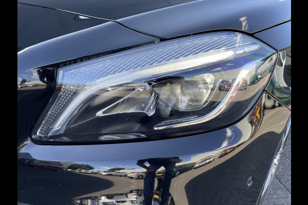 Mercedes-Benz A-Klasse 160 Ambition (Elektrisch Schuifdak - LED koplampen - AMG pakket - Navigatie - Parkeersensoren V+A - Airco - Sportstoelen)
