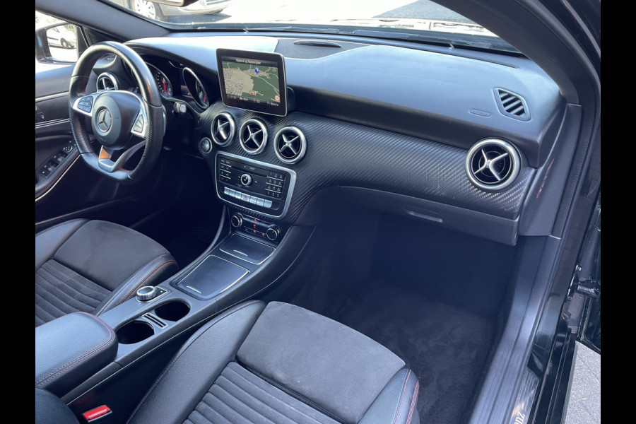 Mercedes-Benz A-Klasse 160 Ambition (Elektrisch Schuifdak - LED koplampen - AMG pakket - Navigatie - Parkeersensoren V+A - Airco - Sportstoelen)
