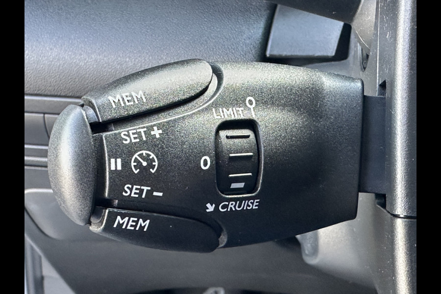 Citroën C3 Aircross 110pk Max (Camera - 17"- Keyless Entry - Automatische Airco - Navigatie - Apple Carplay - Grip Controle)