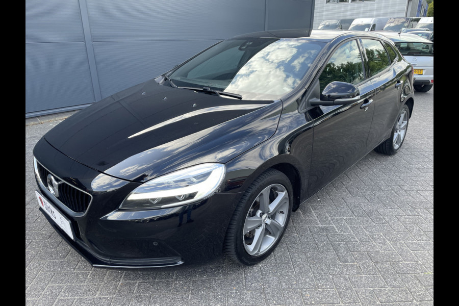 Volvo V40 2.0 D2 Luxury (Camera - LED - Stoelverwarming - Parkeersensoren V+A - Automatische Airco - Navigatie - 17"incl 4S)
