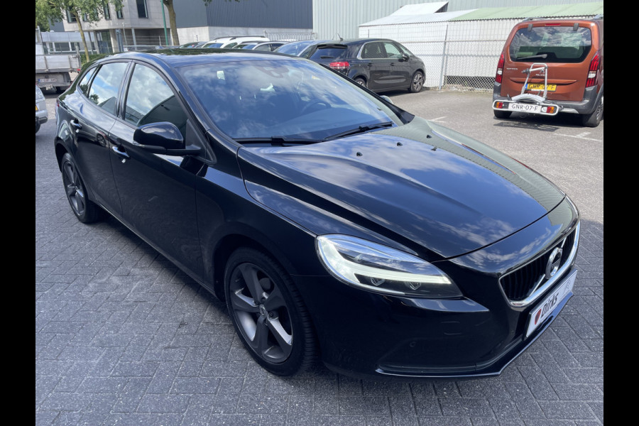 Volvo V40 2.0 D2 Luxury (Camera - LED - Stoelverwarming - Parkeersensoren V+A - Automatische Airco - Navigatie - 17"incl 4S)