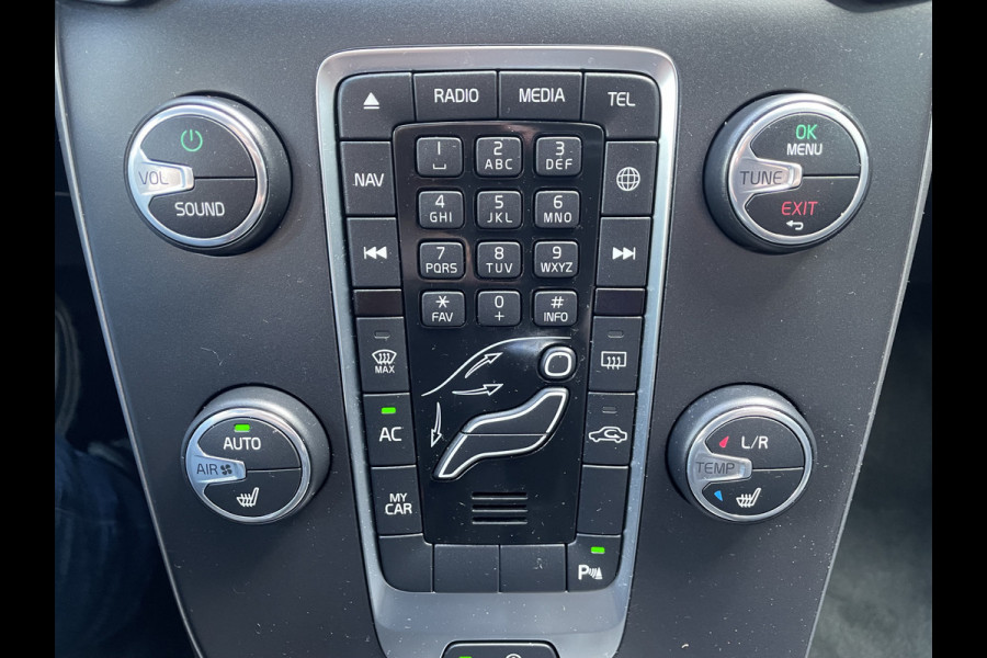 Volvo V40 2.0 D2 Luxury (Camera - LED - Stoelverwarming - Parkeersensoren V+A - Automatische Airco - Navigatie - 17"incl 4S)