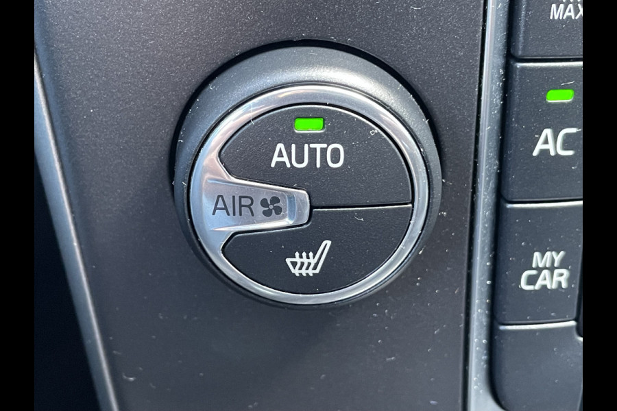 Volvo V40 2.0 D2 Luxury (Camera - LED - Stoelverwarming - Parkeersensoren V+A - Automatische Airco - Navigatie - 17"incl 4S)