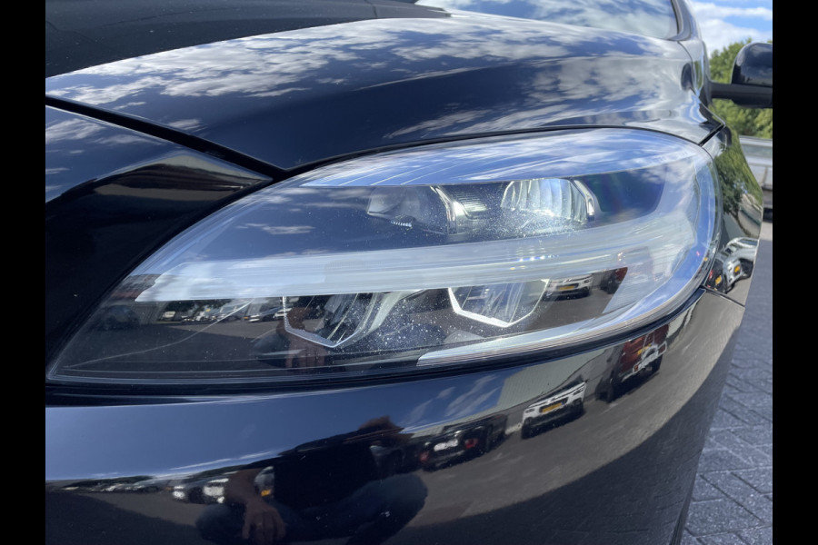 Volvo V40 2.0 D2 Luxury (Camera - LED - Stoelverwarming - Parkeersensoren V+A - Automatische Airco - Navigatie - 17"incl 4S)
