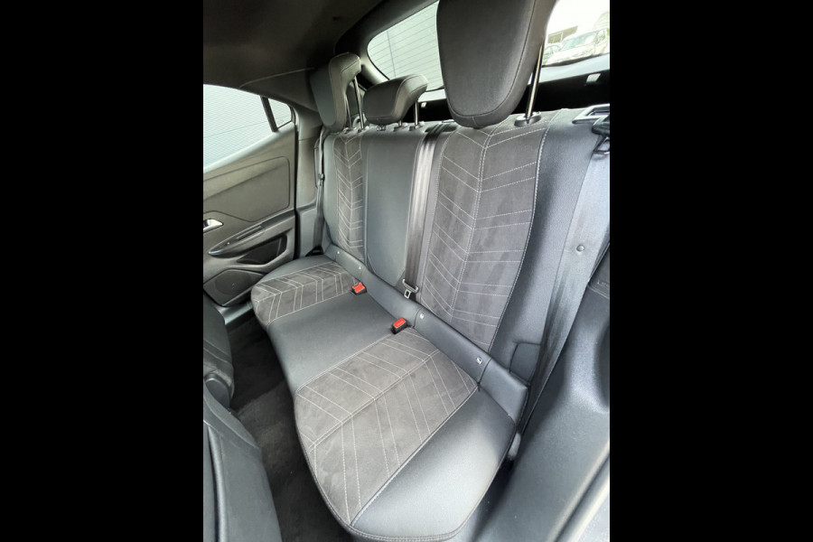 Opel Mokka 130pk Ultimate (Camera - Keyless Entry - Parkeersensoren V+A - Navigatie - LED - Automatische Airco - Apple Carplay -Adaptieve C