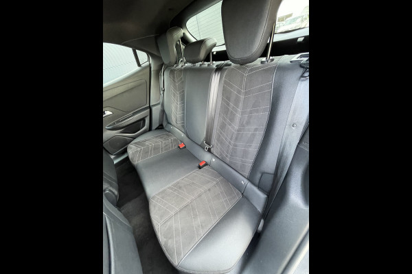 Opel Mokka 130pk Ultimate (Camera - Keyless Entry - Parkeersensoren V+A - Navigatie - LED - Automatische Airco - Apple Carplay -Adaptieve C