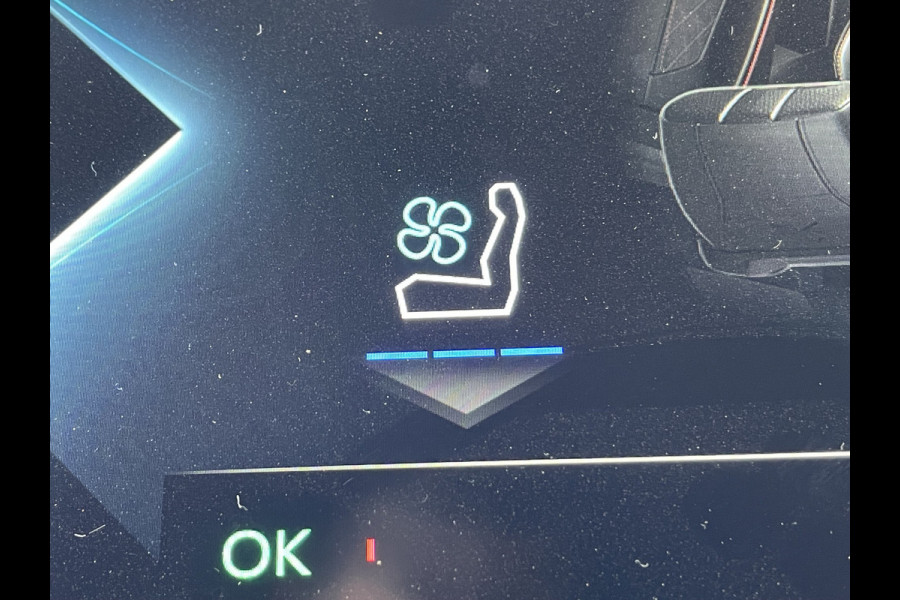 DS Ds 7 Crossback 300pk 4x4 Louvre (Elektrisch Schuifdak - Leder incl verwarming/koeling/massage/geheugen - Elektrische Klep - Camera - Keyless En