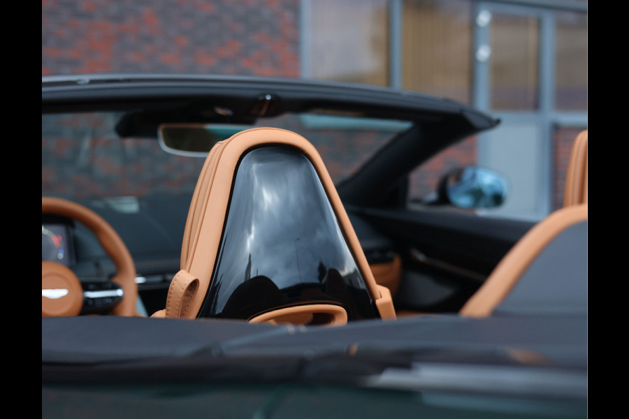 Aston Martin DB12 Volante 4.0 V8 | Green over tan - B&W